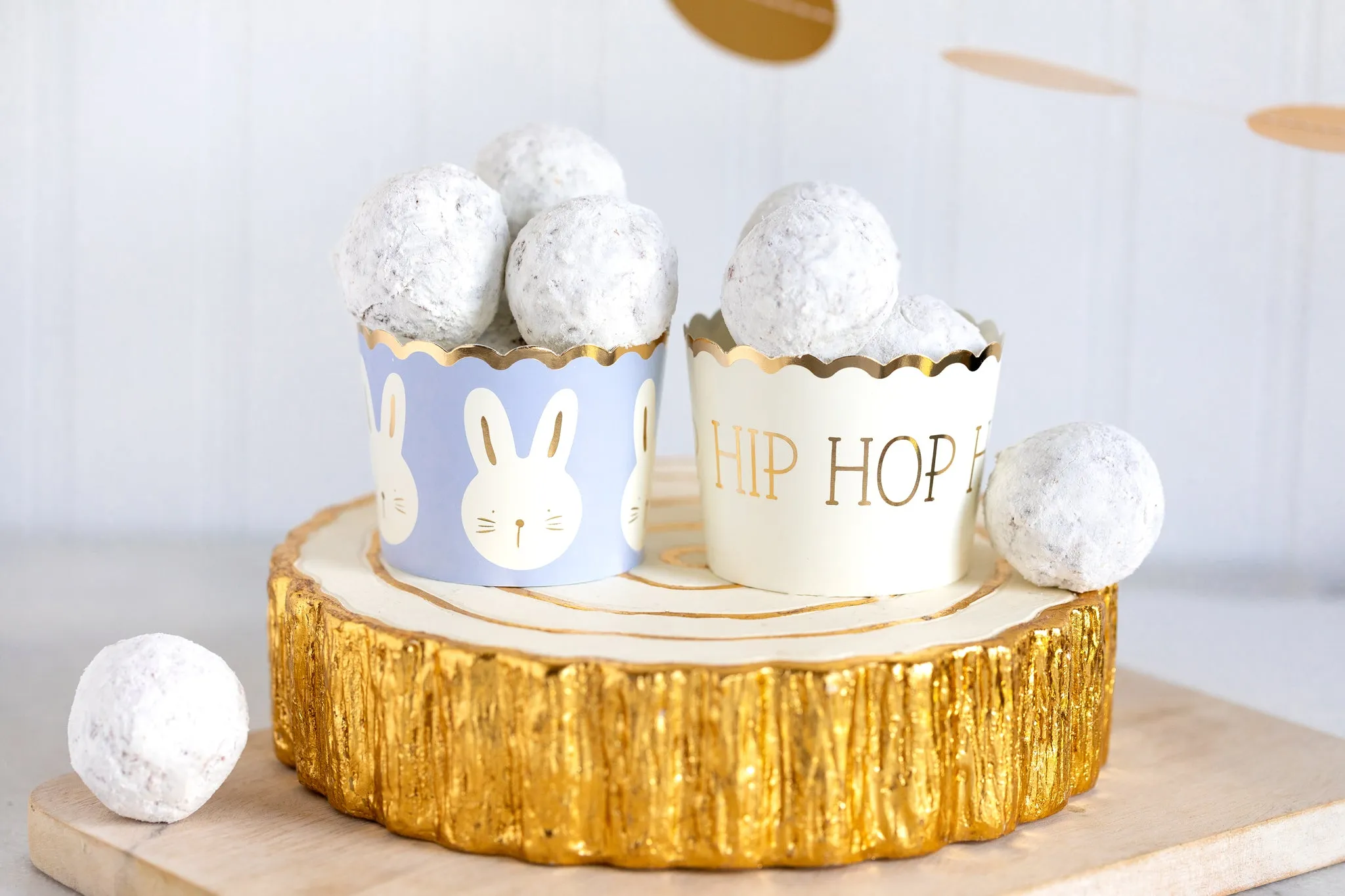 PLCC487 - Gold Foiled Hip Hop Bunnies 5 oz Food Cups (50 pcs)